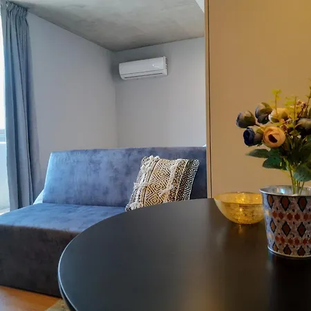 White Design Apartman *