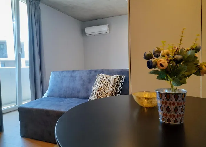 White Design Apartment *